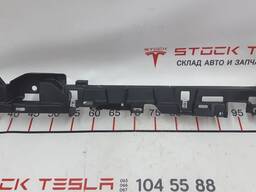1Направляющая панели багажного отделения левая Tesla model X 1080708-00-C
