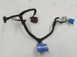 1Проводка кнопки звукового сигнала в рулевом колесе Tesla model 3 1112053-00-D