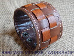 Браслеты ручной работы.