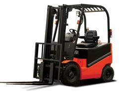 Электрический вилочный погрузчик.