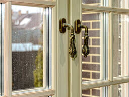 Har qanday o'lcham va shakldagi yog'och derazalar