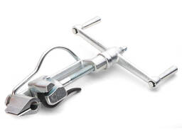 Инструмент для натяжения ленты на опорах