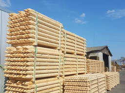 Оцилиндрованный брус, деревянные опоры, колья