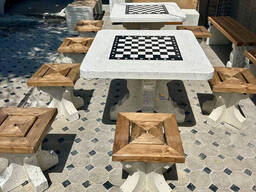 Dekorativ bog‘ skameykalari va urnalar