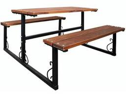 Стол со скамейками на металлическом каркасе